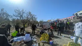 Primeras imágenes aéreas de los trenes Iryo y AVE tras el accidente en Toledo, España. Primeras imágenes aéreas muestran cómo quedaron los trenes Iryo y AVE tras la tragedia en España