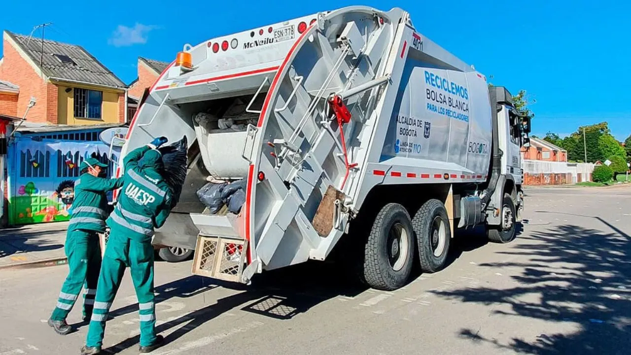 Prórroga del servicio de aseo en Bogotá protege a recicladores. Prórroga del servicio de aseo en Bogotá: qué significa para recicladores y usuarios