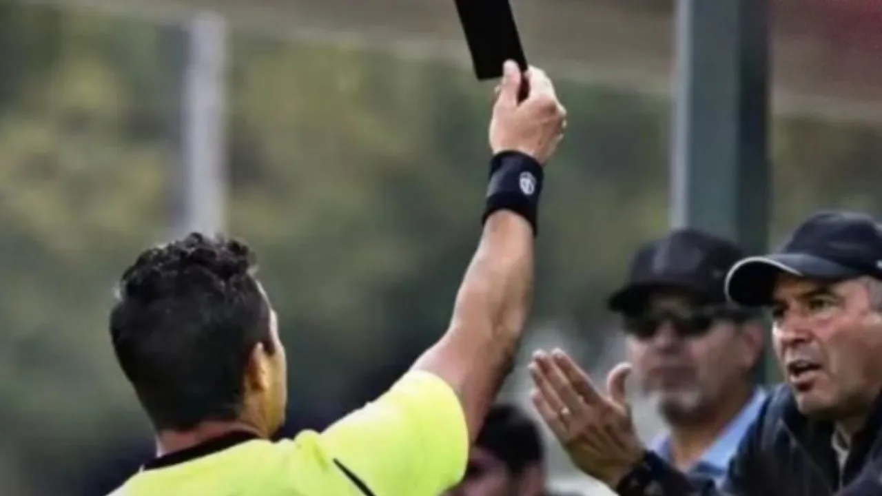 ¿Qué significa la tarjeta negra en el fútbol y ya se aplica en Colombia? ¿Qué significa la tarjeta negra en el fútbol y ya se aplica en Colombia? Lo que hay que saber