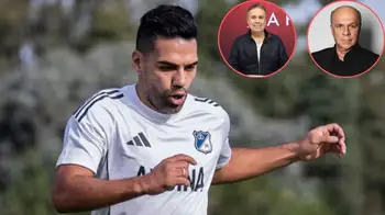 Radamel Falcao César Augusto Londoño frenó a Carlos Antonio Vélez por Falcao: “No dejes que te retiren”