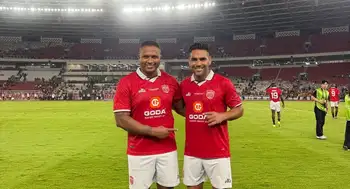Radamel Falcao García Video | El golazo de Radamel Falcao García en partido de leyendas del Manchester United: ¿qué tal?
