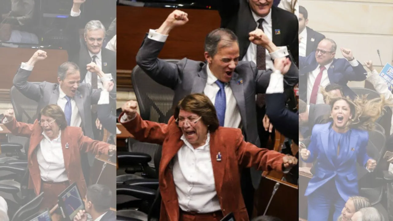Rafael Nieto del Centro Democrático y Aída Avella del Pacto celebrando la elección Las impensables fotos que dejó la elección del presidente del Senado: ¿existe el petro-uribismo?