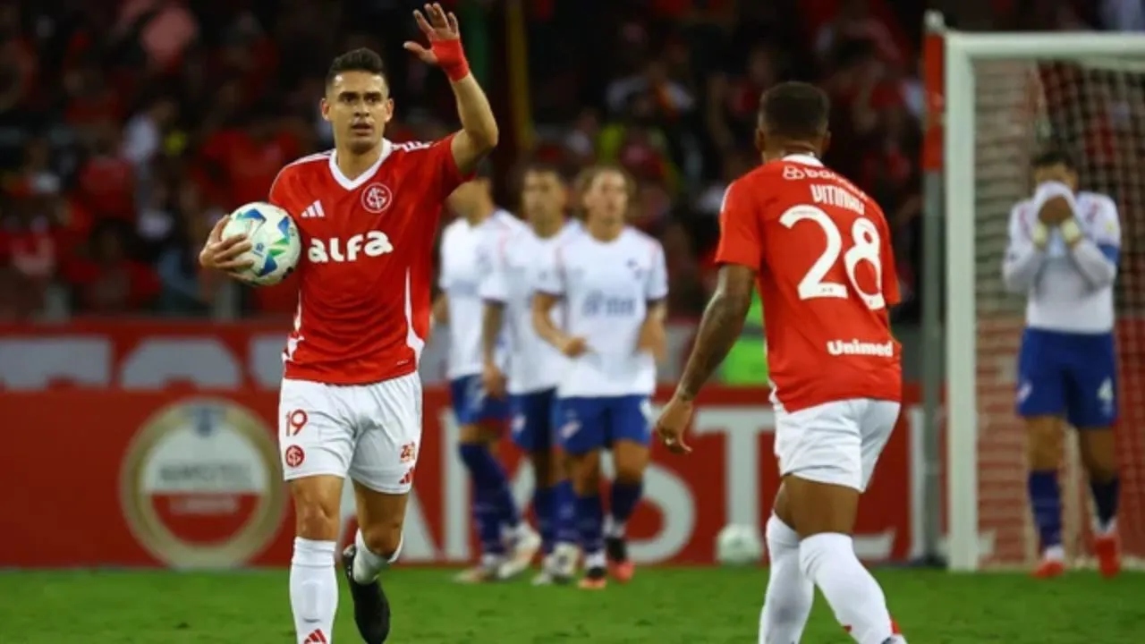 Rafael Santos Borré Borré quiere pelearles a Córdoba y Suárez en la Selección: así fue su gol con Internacional