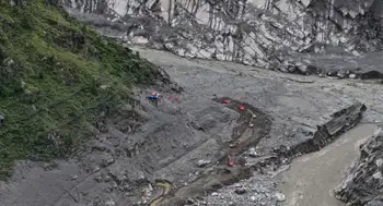 Rescate en Nepal Nepal rescata con vida a dos trabajadores atrapados durante nueve días en túnel