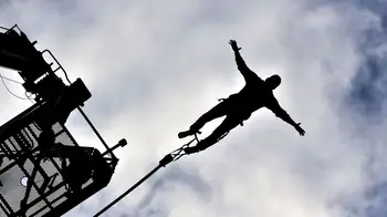 Salto en Bungee Video revela cómo una joven fue lanzada en bungee sin la cuerda de seguridad