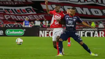 Santa Fe vs. Junior Entre más la repiten, más es penal: juzgue la acción no sancionada en Santa Fe vs. Junior