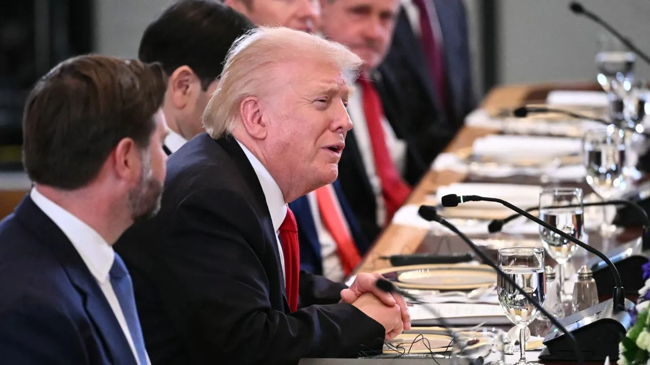 Senado rechaza limitar autoridad de Trump Senado de EE. UU. frena resolución que buscaba limitar el poder de Trump para atacar a Venezuela