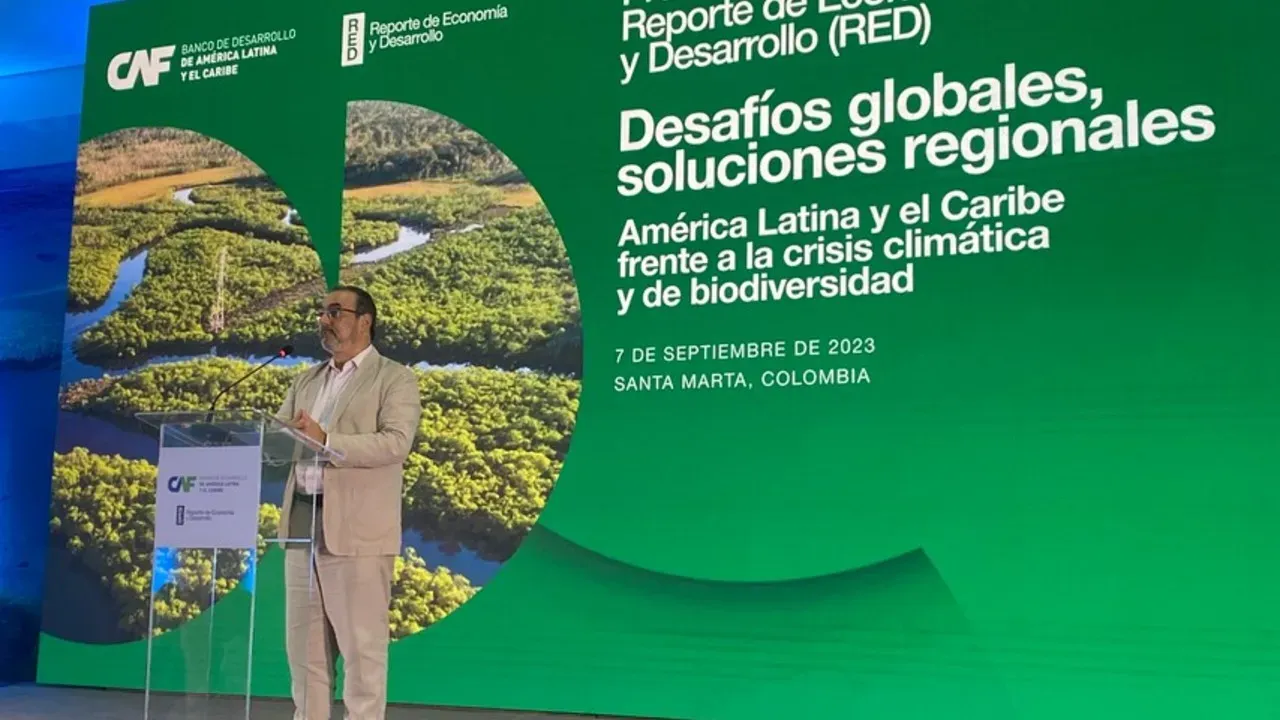 Sergio Díaz-Granados, presidente de CAF Colombia se beneficia de los créditos verdes de CAF