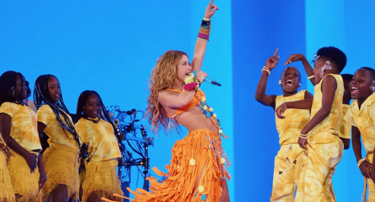 Shakira se reencontró con los Ghetto Kids en Madrid tras despedirse en Nueva York. Shakira cumplió su promesa y se reencontró con los Ghetto Kids en Madrid, donde bailaron 'Dai Dai'