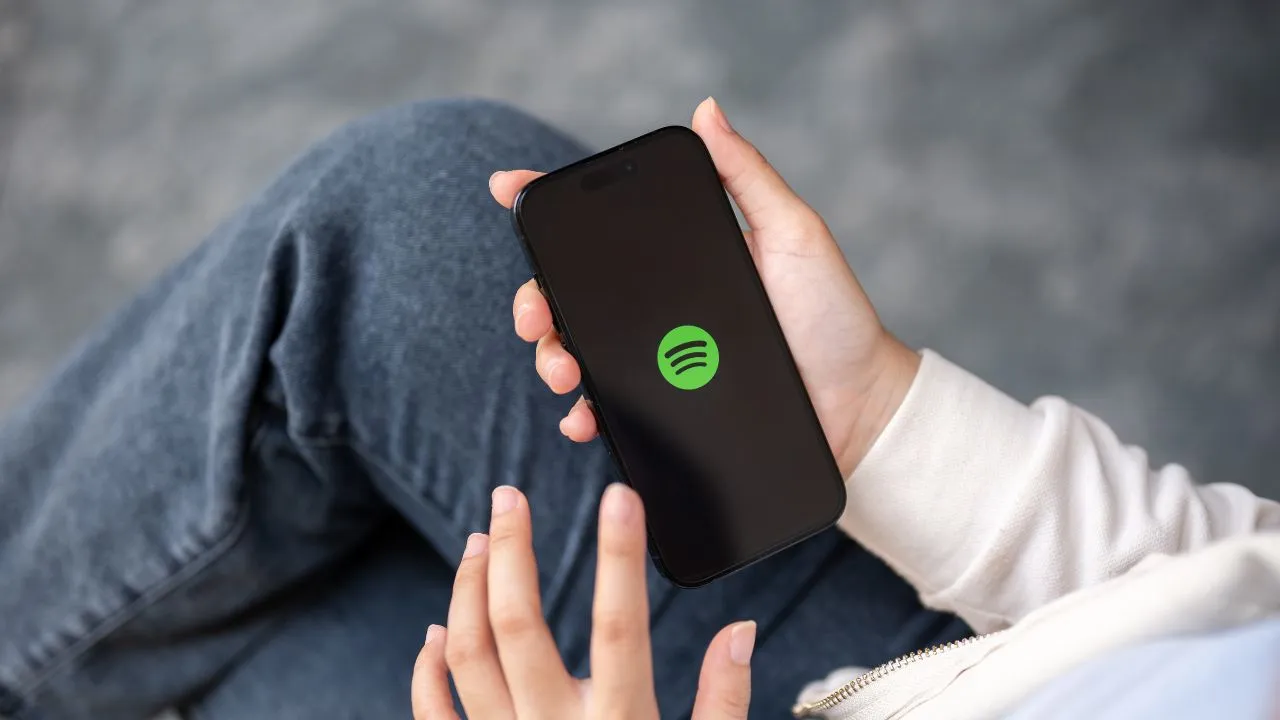 Spotify enfrenta demanda por streaming fraudulento que favorece a artistas famosos Los ‘bots’ que podrían cambiar la historia de Spotify; la aplicación, bajo la lupa judicial
