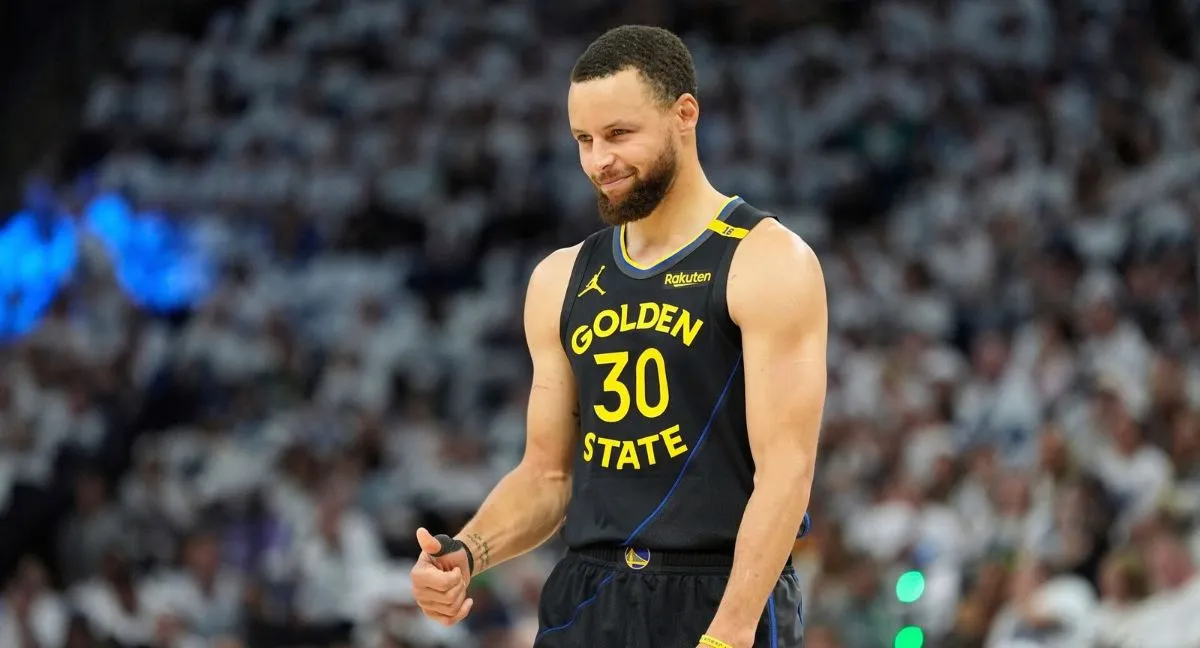 Stephen Curry Video | Curry le propinó una humillación mundial a Doncic: barrió el piso con él para un triplete