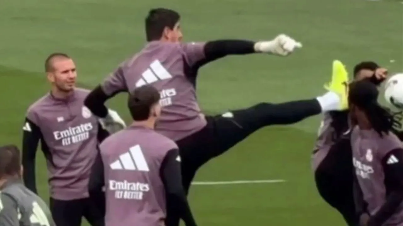 Thibaut Courtois Real Madrid, en sus horas más oscuras: la fuerte patada de Courtois a Mbappé