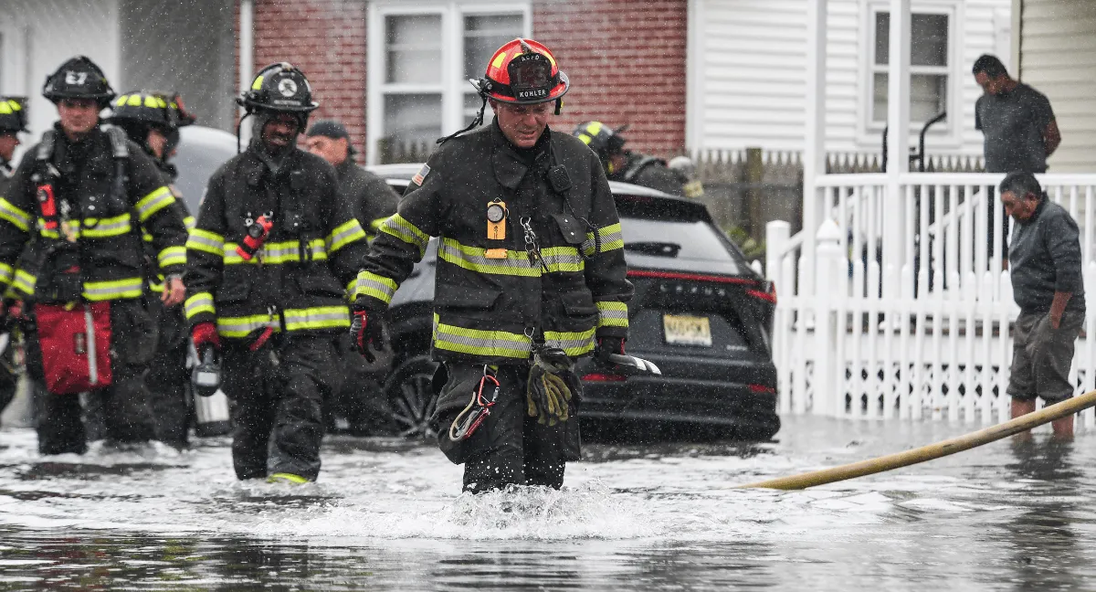 Tormenta en el noreste de Estados Unidos dejó sin luz a más de 60.000 hogares y comercios. Tormenta en el noreste de Estados Unidos deja un muerto en Brooklyn y más de 60.000 hogares sin luz