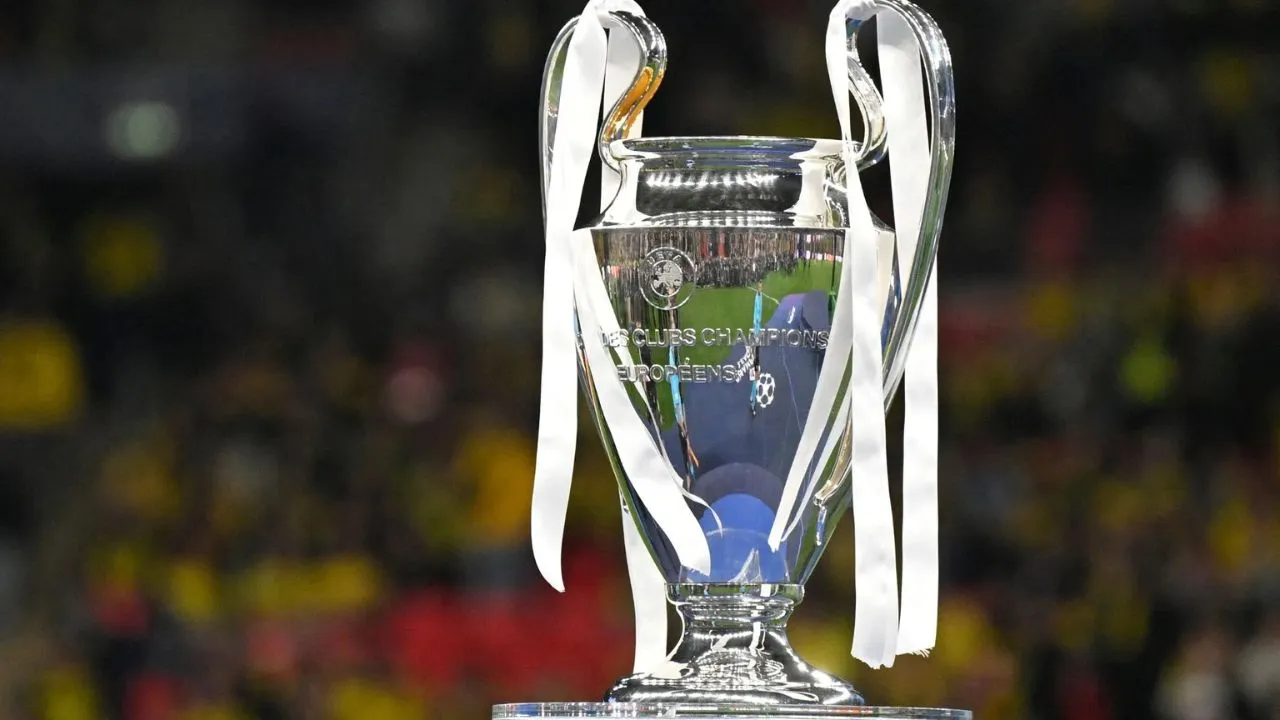 Tottenham, multado por la UEFA por "saludos nazis" en Champions Escándalo en la Uefa: dura multa por “saludos nazis” en la Champions League
