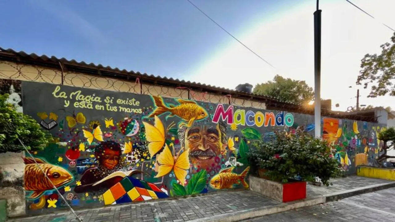 La magia de Gabriel García Márquez cobran vida en este mural. Festival Macondo 2025: Aracataca se convierte en epicentro del turismo literario