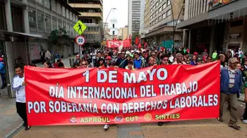 Trabajadores marchan cada 1 de mayo por sus derechos laborales. La historia del 1 de mayo: así nació el Día del Trabajador y la lucha por los derechos laborales