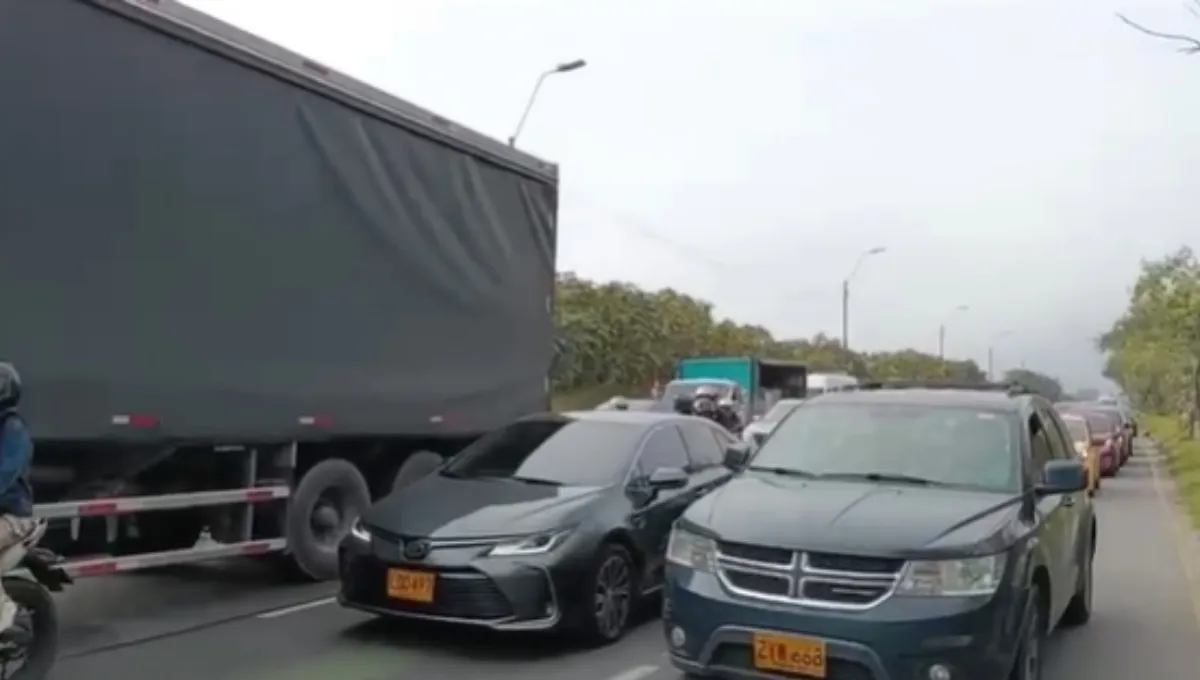 Trancón en la Autopista Norte con calle 209 este sábado 26 de septiembre. Fuerte trancón en la Autopista Norte y otros incidentes complican la movilidad en Bogotá