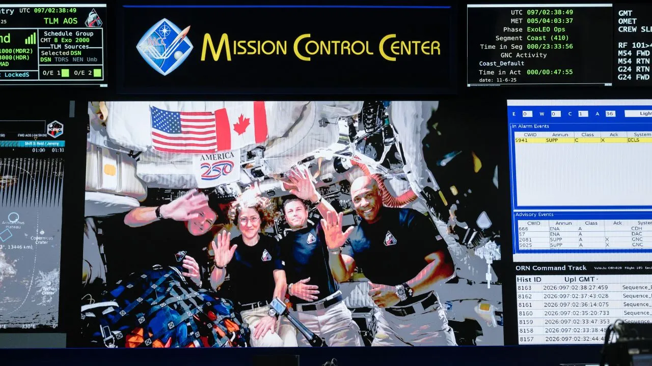 Tripulación de la misión Artemis II de la NASA, vista desde el centro de control. Cronología del amerizaje de Orión, la nave de Artemis II de la NASA: ya hicieron maniobra de retorno