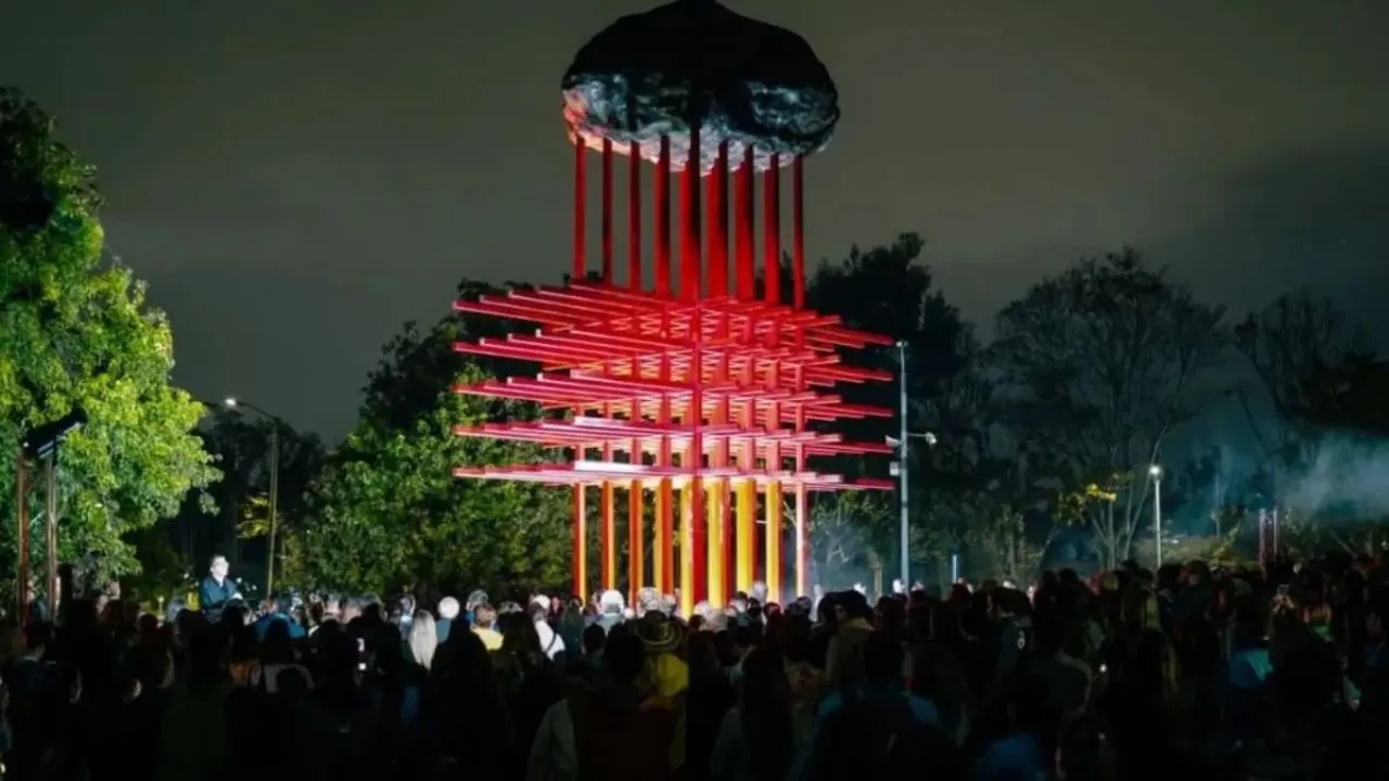 Umbral: homenaje a los 460 trabajadores de la salud fallecidos por COVID-19. 'Umbral': monumento que honra a más de 460 héroes de la salud fallecidos por COVID-19