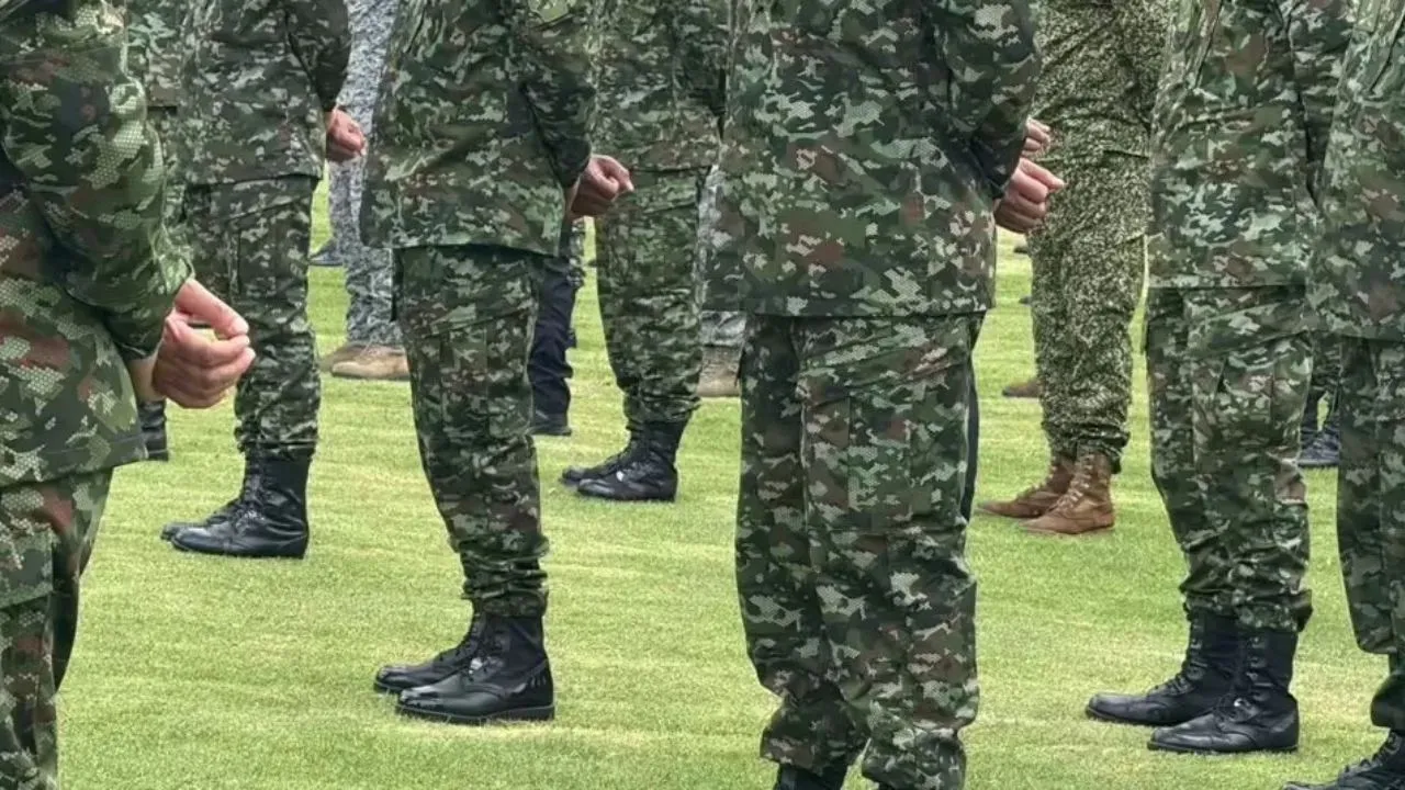 Un grupo de 200 personas secuestró a 18 militares de la Décima Quinta Brigada. Secuestran a 18 militares durante operativo, contra el ELN en Carmen de Atrato, Chocó