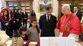 Vanessa Cortés durante la visita de Petro al Vaticano. ¿Quién es Vanessa Cortés y qué hacía en la visita de Petro al papa León XIV en el Vaticano?