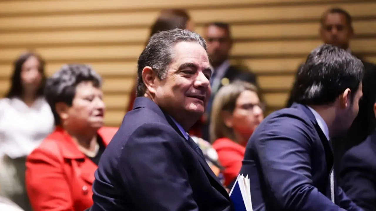 Vargas Lleras venía presentando problemas graves de salud ¿Quién fue Germán Vargas Lleras? El poderoso líder político que no logró la Presidencia