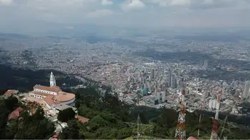 Vista aérea de Bogotá ¿Qué es el polvo del Desierto del Sahara y por qué podría afectar la calidad del aire en Bogotá?