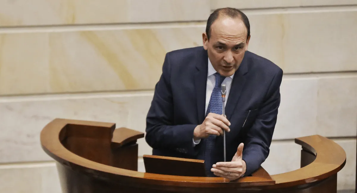 Vladimir Fernández, magistrado de la Corte Constitucional, denunciado en Bogotá. Red de Veedurías denuncia penal y disciplinariamente al magistrado Vladimir Fernández por caso Ungrd