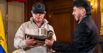 Westcol sorprendió a Petro con preguntas fuera de libreto en entrevista viral. Westcol se le metió al 'rancho' a Gustavo Petro con preguntas random sobre OnlyFans y Álvaro Uribe