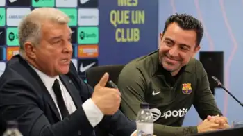 Xavi Hernández y Joan Laporta El fantasma de Messi creó el caos: la ruptura y fuerte batalla entre Xavi y Laporta